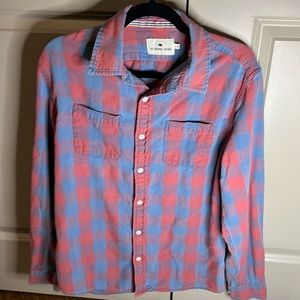 The normal brand men’s flannel size medium. Super soft and comfortable.